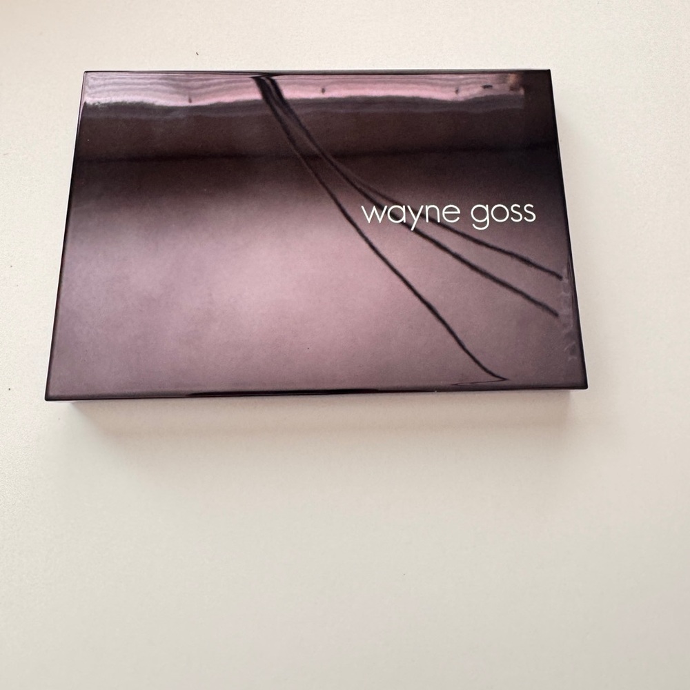 Wayne Goss The weightless veil blush palette
Vivid Azalea 19 g